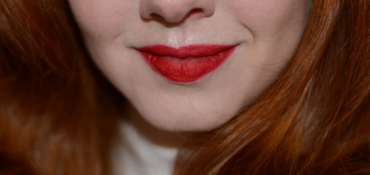 classic red lipstick 