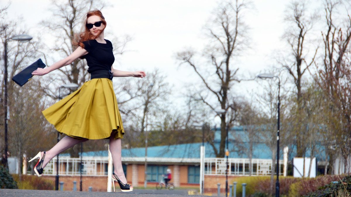 Outfit Yellow 50s inspired skirt