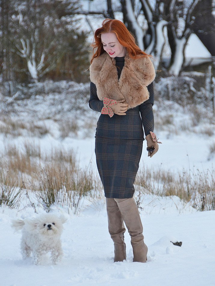 OUTFIT | Wiggle dress, faux fur, and over-the-knee boots ⋆ By Forever Amber