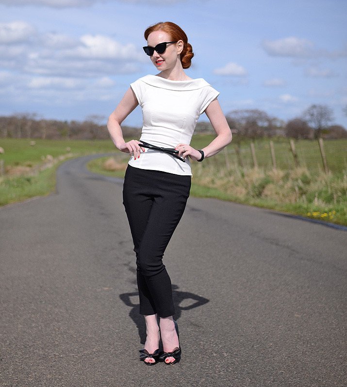 monochrome outfit featuring Collectif Cordelia top