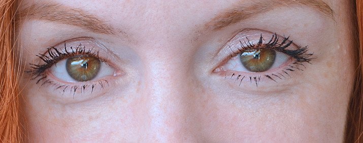 closeup pf green/brown eyes