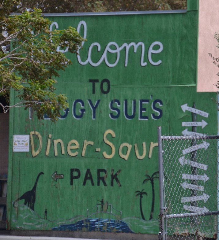 Pegyg Sue's Diner-Saur park