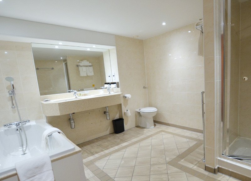 bathroom at the Edinburgh Marriott