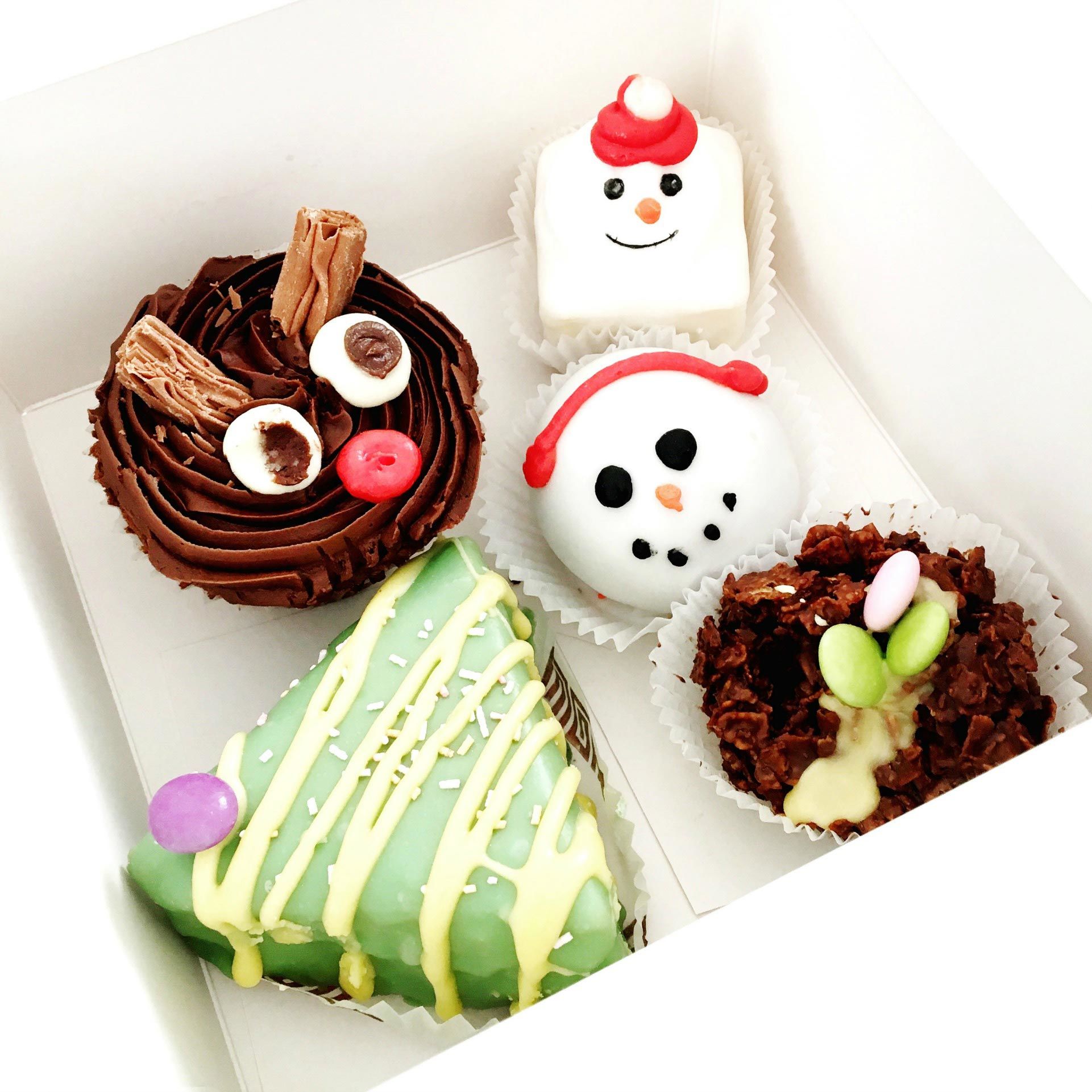Christmas themed cakes