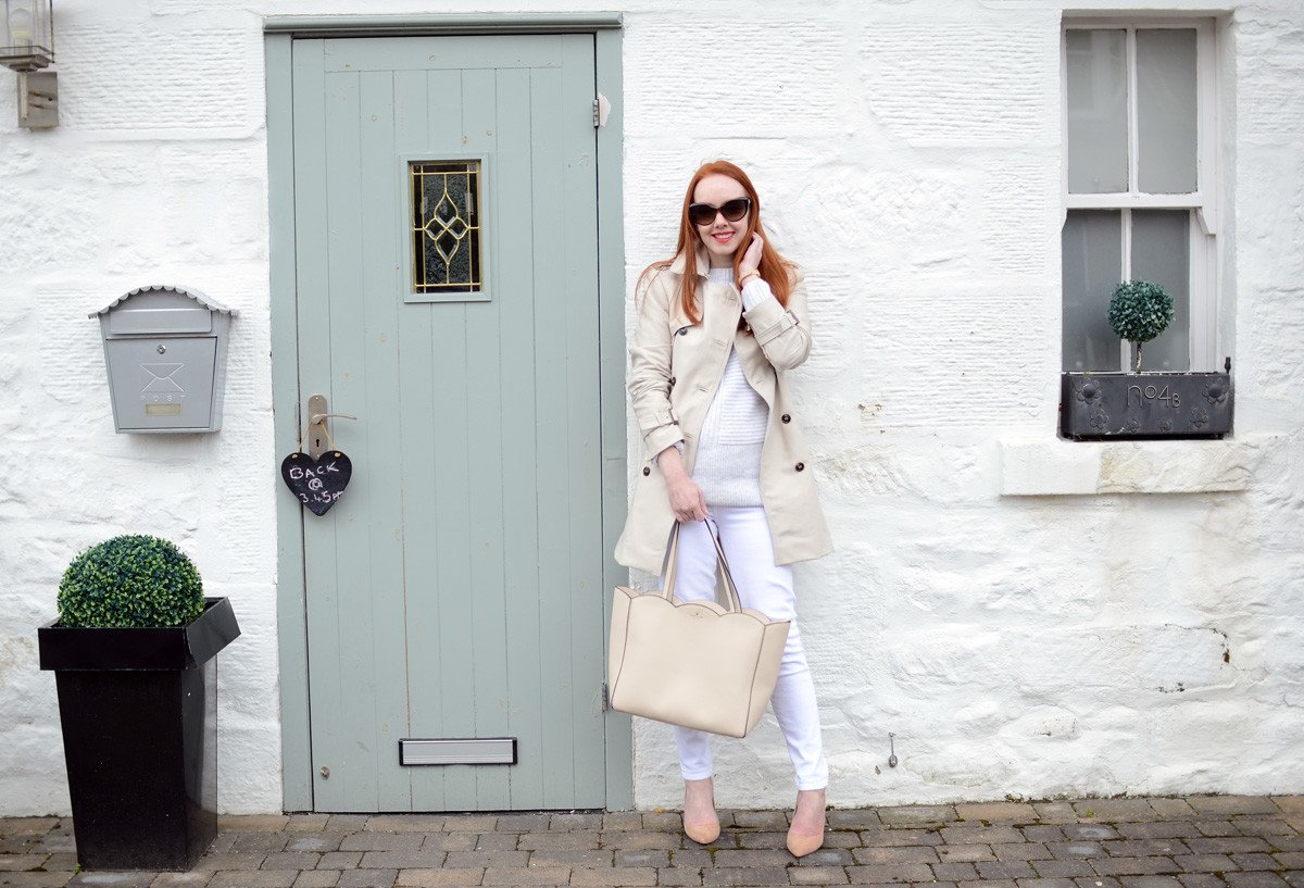 White maternity jeans with beige trench coat