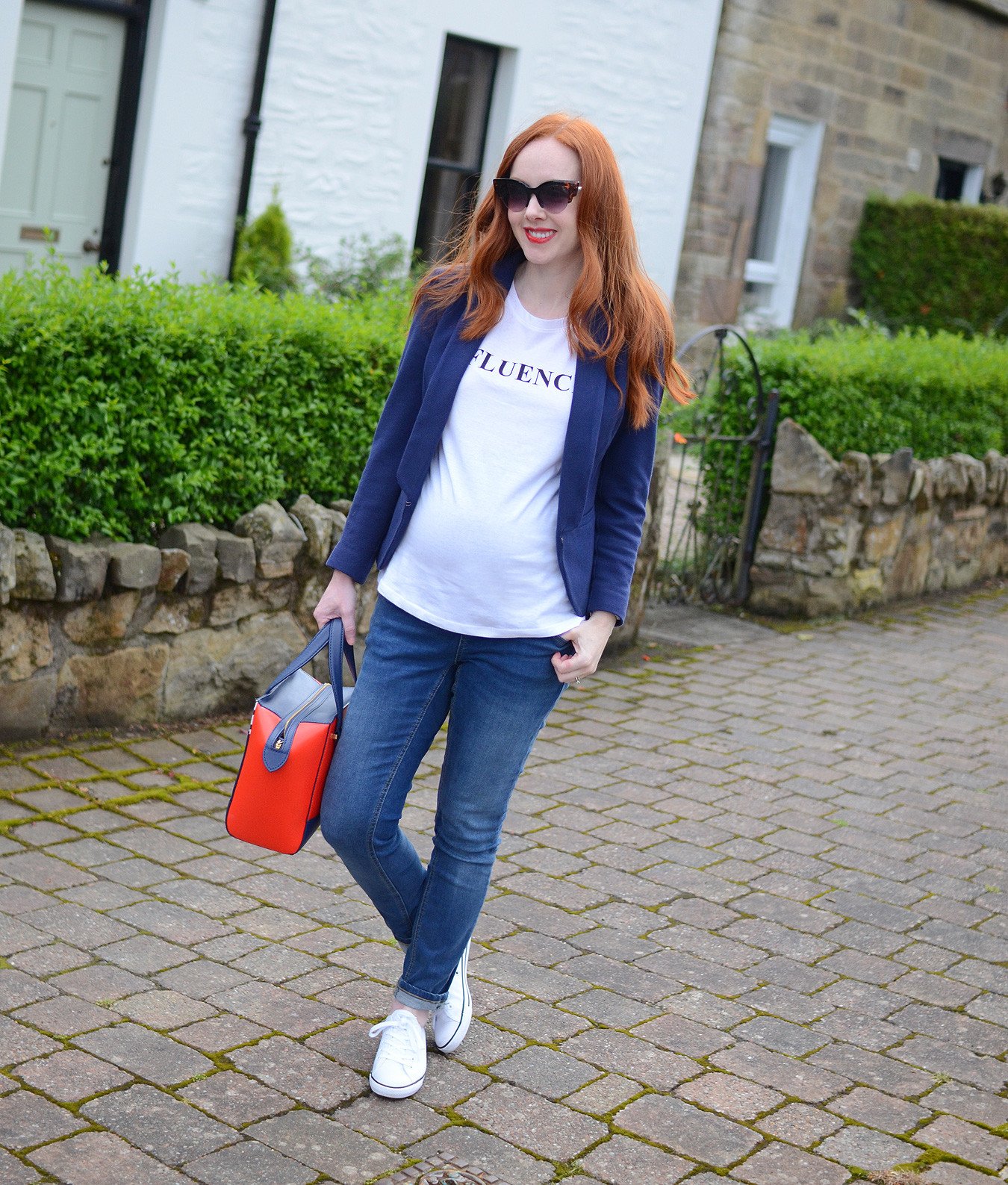 maternity basics: jeans, t-shirt, blazer and sneakers