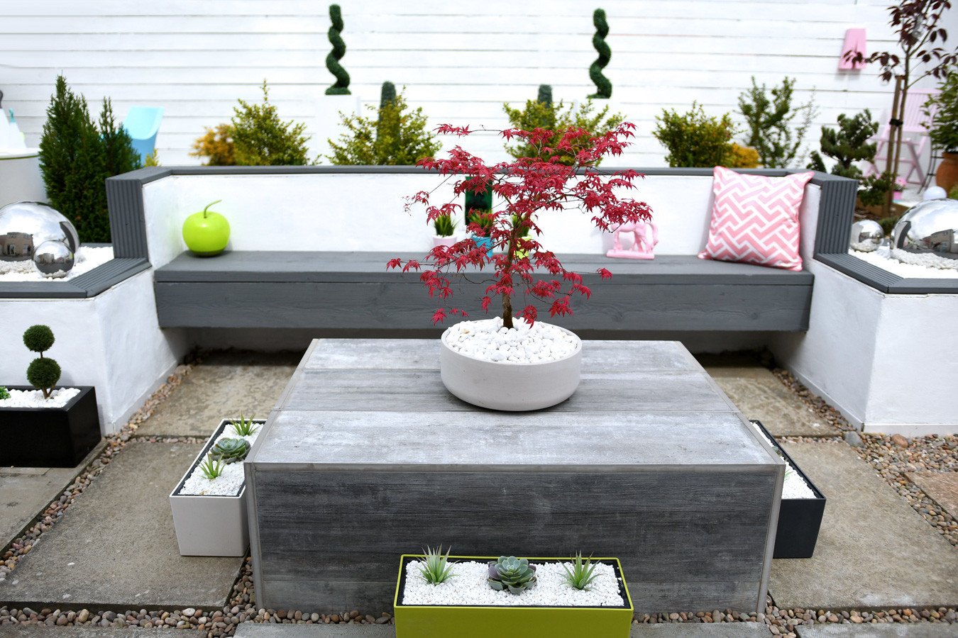 garden bench and coffee table