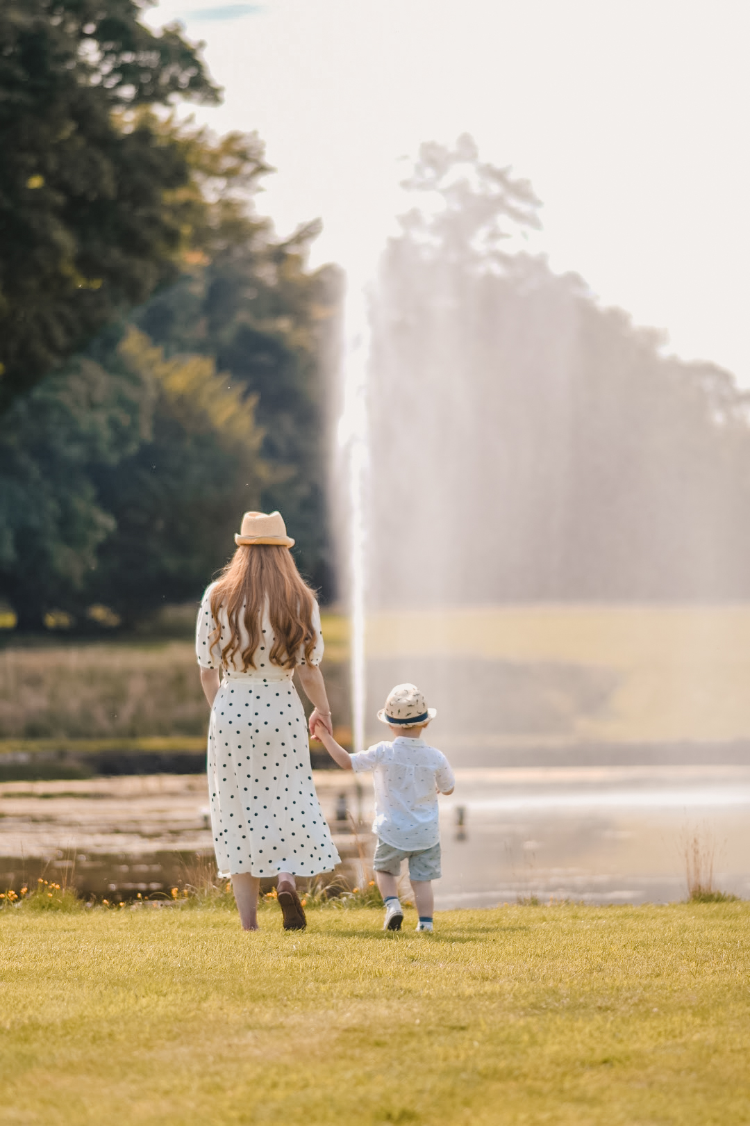the fountain at Hopetoun House