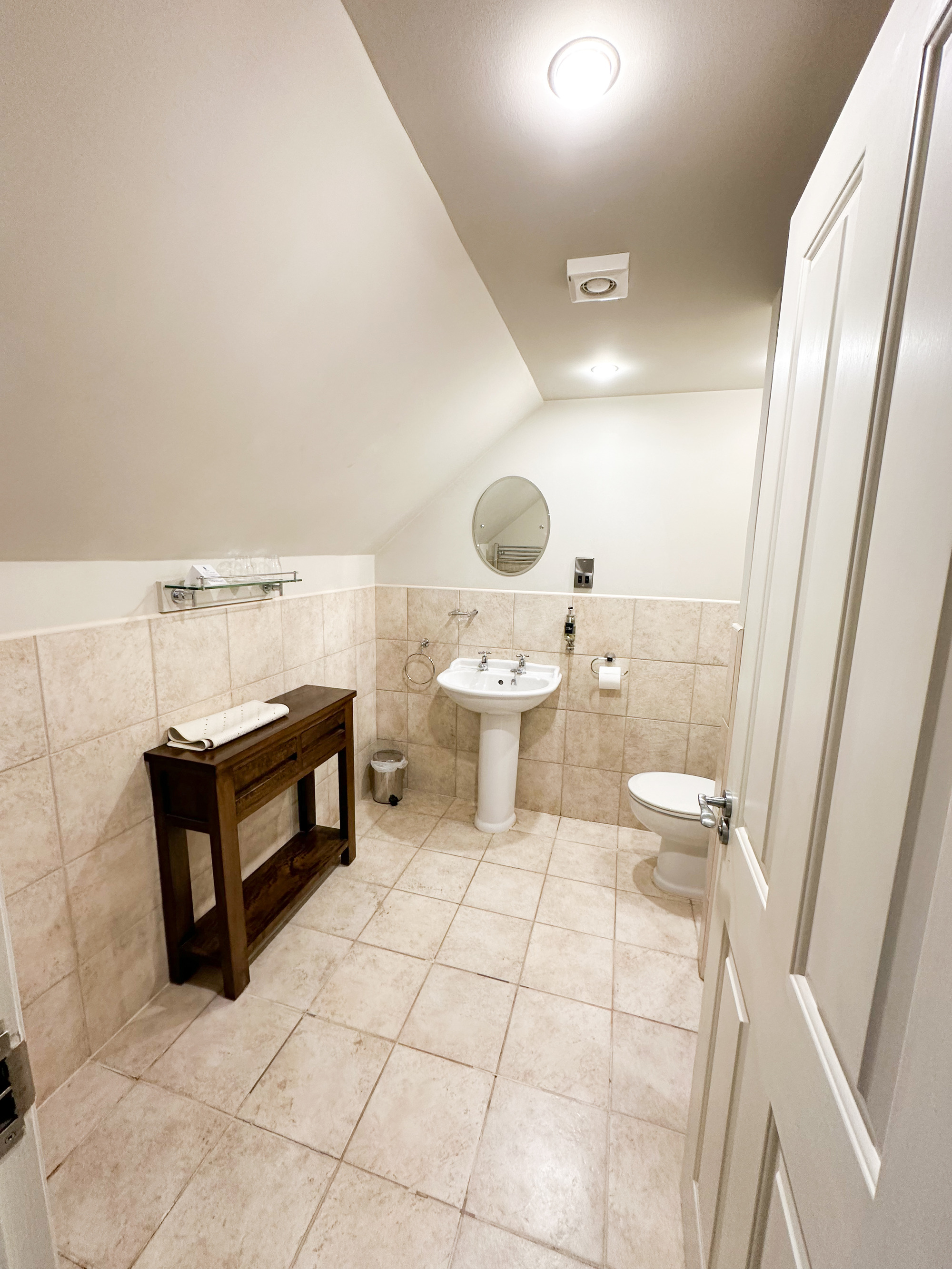 master suite bathroom at the Ulbster Lodge